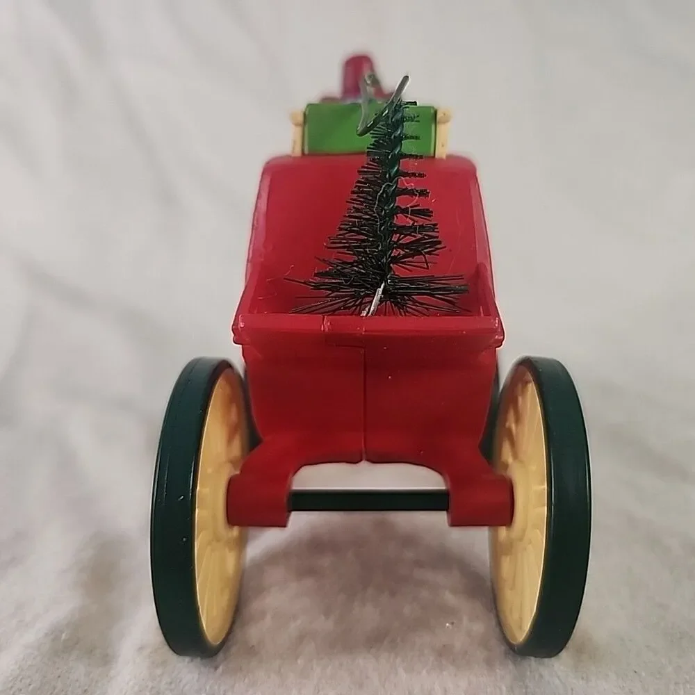 Hallmark Ornament 1988 Kringle Koach Here Comes Santa Series Xmas Stagecoach